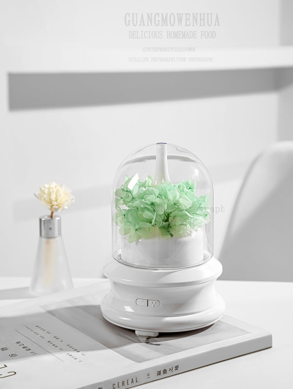 Flowing Light Bottle Aromatherapy Humidifier - Eternal Hydrangea Flower Style Ultrasonic Diffuser with Ambient Light